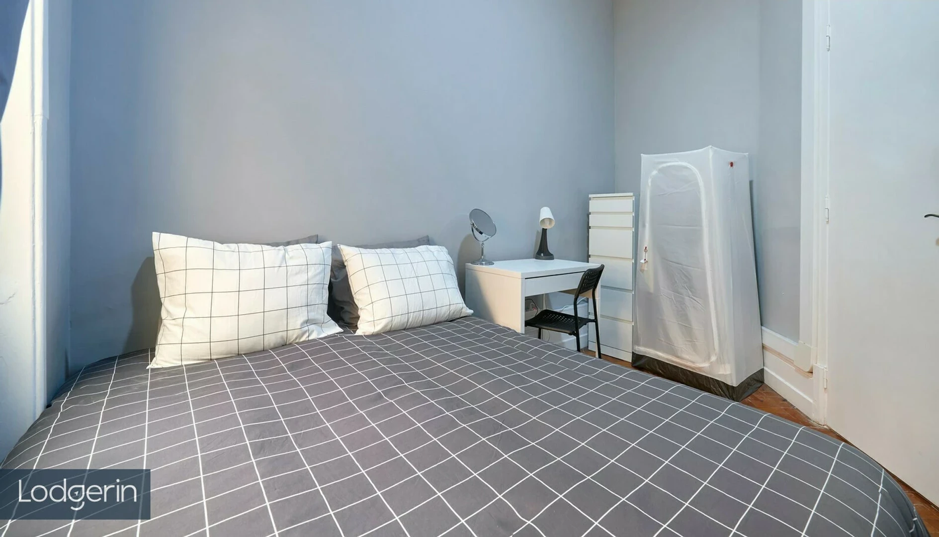 Cheap shared room in Lisbon