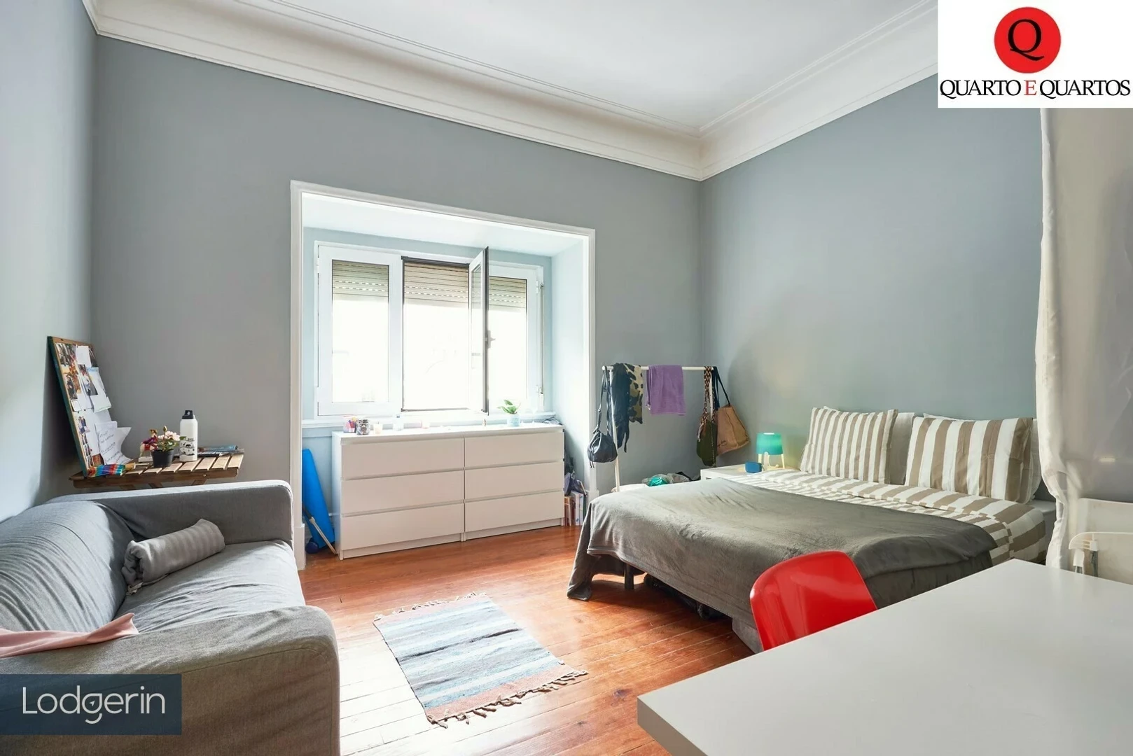 Bright shared room for rent in Lisbon