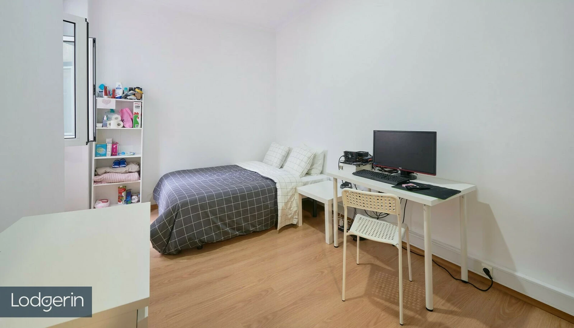 Cheap shared room in Lisbon