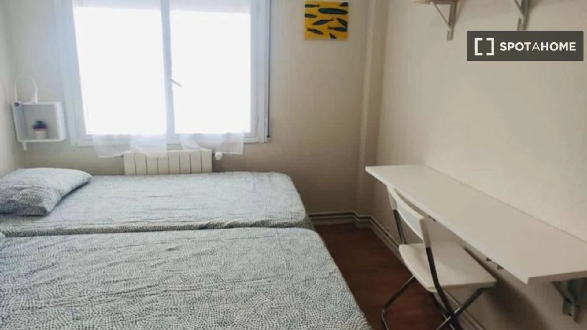 Renting rooms by the month in Santander