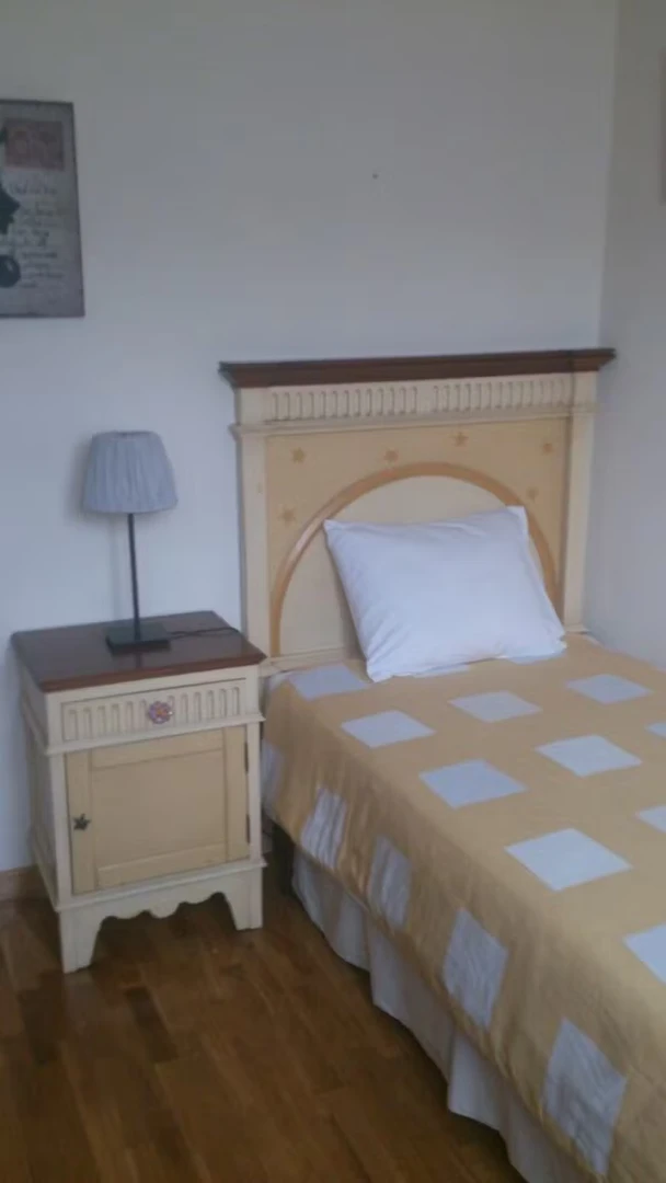 Quarto para alugar com cama de casal em Salamanca