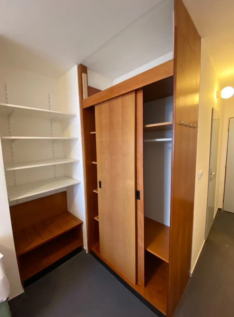 Mehrbettzimmer in 3-Zimmer-Wohnung Prag