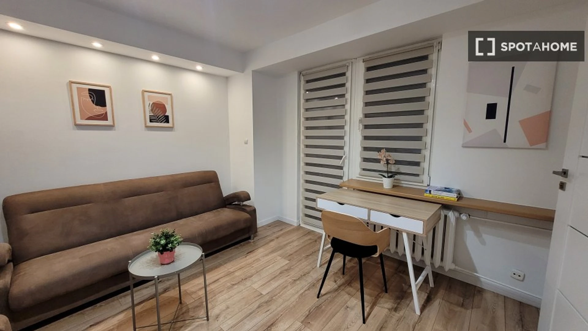 Renting rooms by the month in Lodz