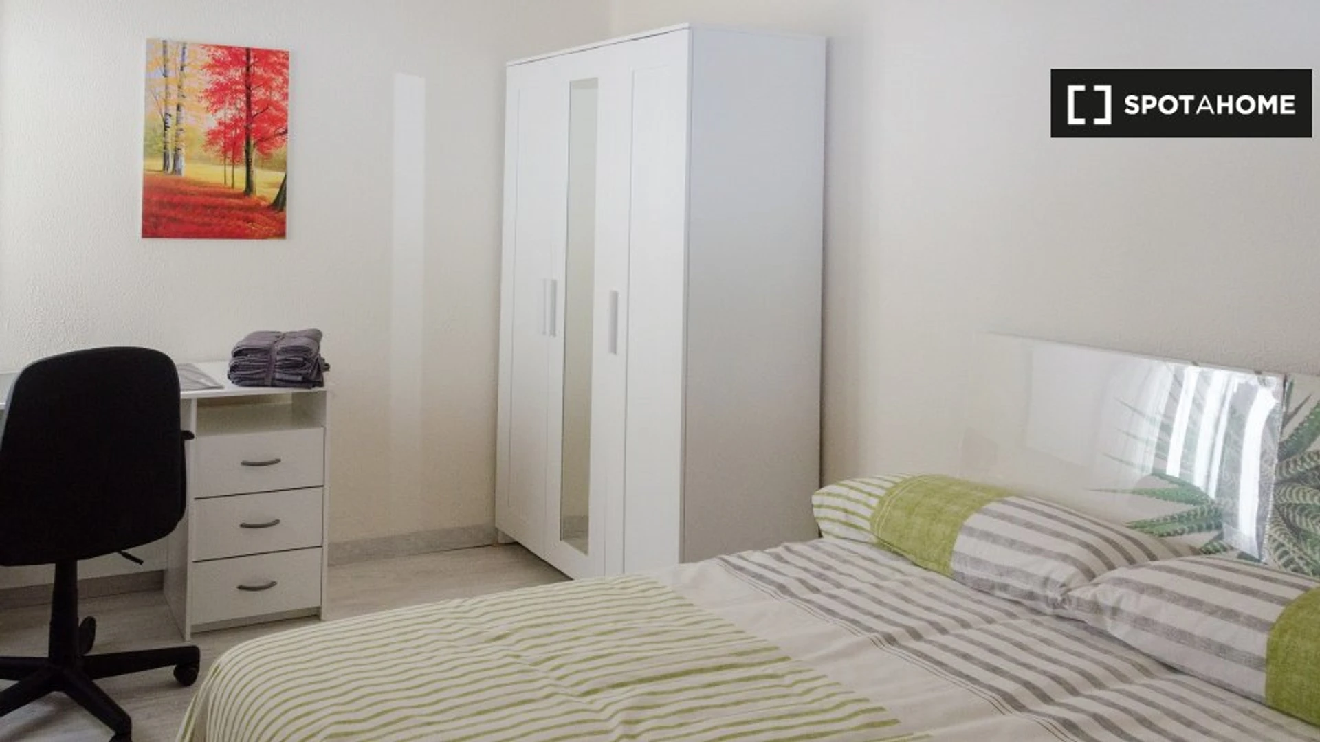 Room for rent with double bed Oviedo