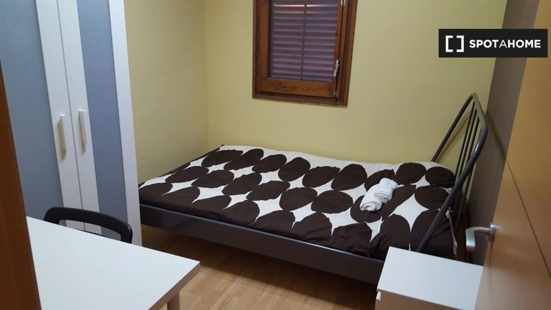 Cheap private room in Mataró