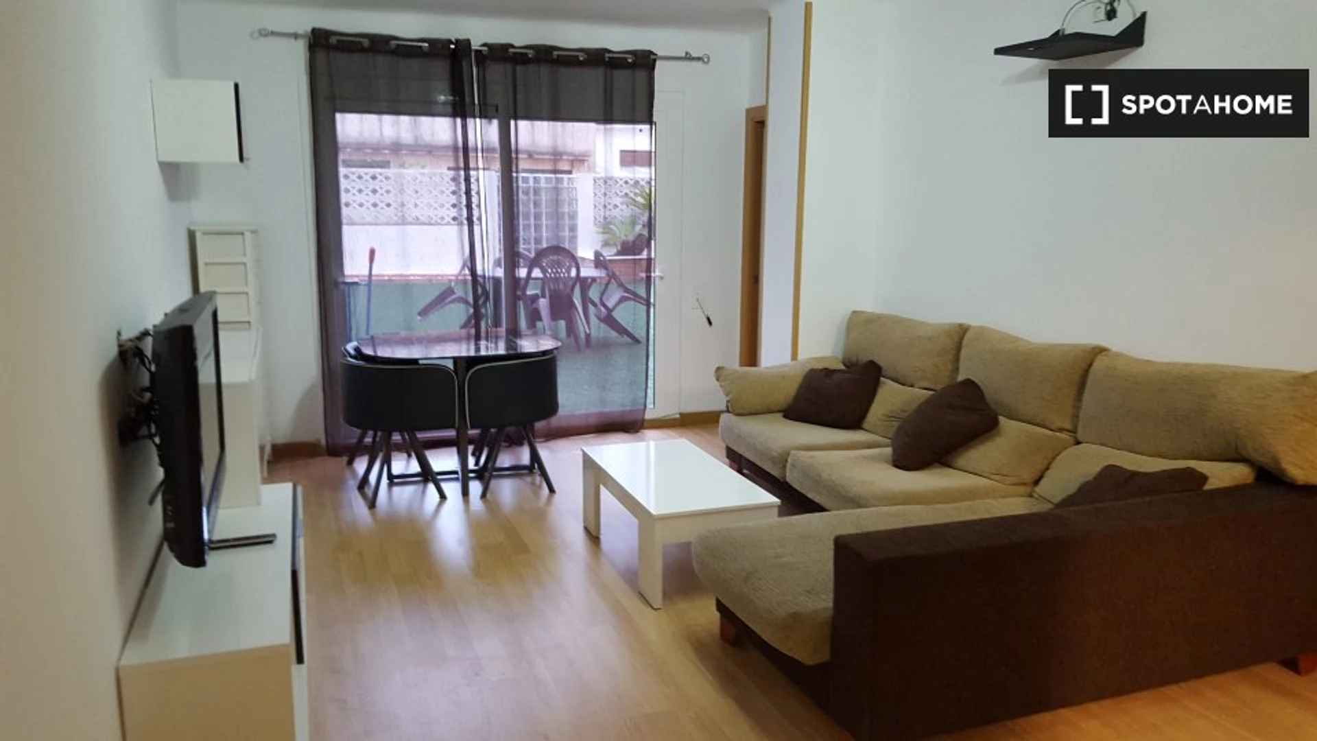 Cheap private room in Mataró