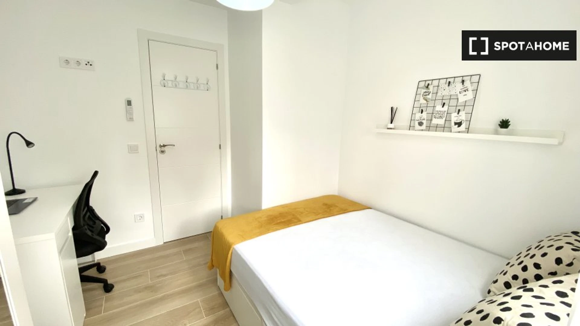 Chambre à louer dans un appartement en colocation à Móstoles