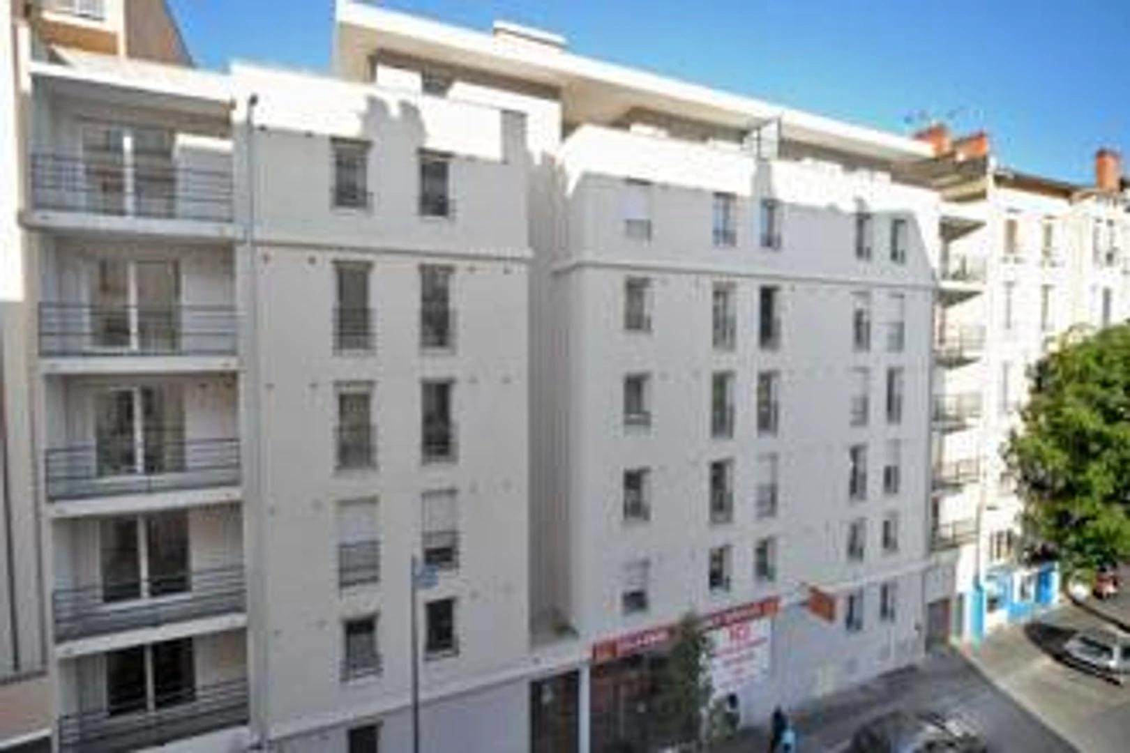 Renting rooms by the month in Villeurbanne