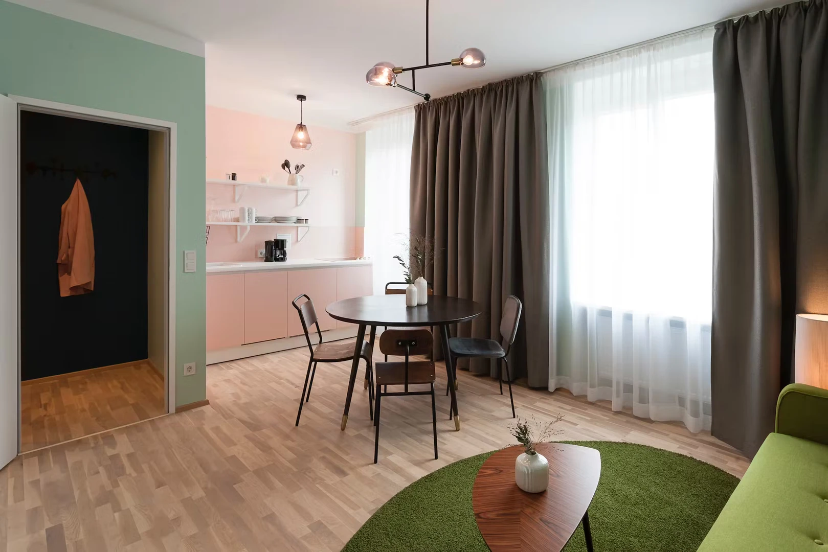 Komplette Wohnung voll möbliert in Linz