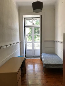 Chambre à louer dans un appartement en colocation à Covilha