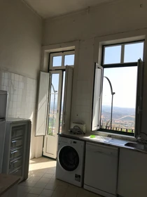 Renting rooms by the month in Covilha