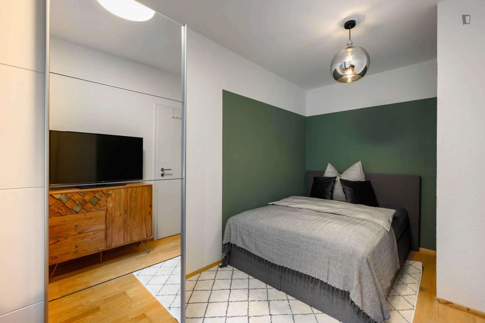 Zimmer mit Doppelbett zu vermieten Stuttgart