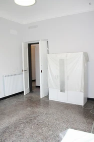 Alquiler de habitación en piso compartido en Génova