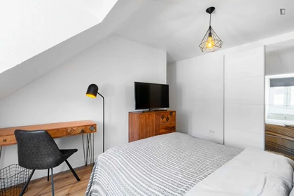 Pokój do wynajęcia z podwójnym łóżkiem w Düsseldorf