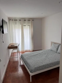 Room for rent in a shared flat in Estoril