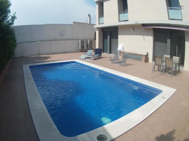 Accommodation with 3 bedrooms in Cerdanyola Del Vallès