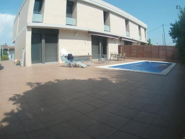 Accommodation with 3 bedrooms in Cerdanyola Del Vallès
