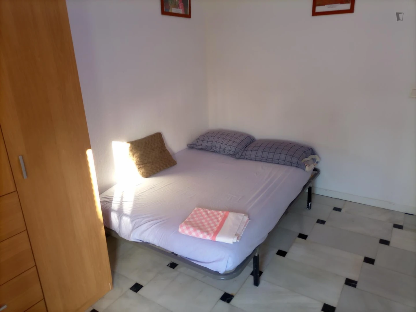 Room for rent with double bed Dos Hermanas