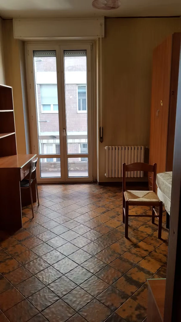 Cheap private room in Parma