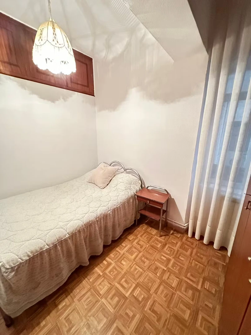 Bright private room in Santander