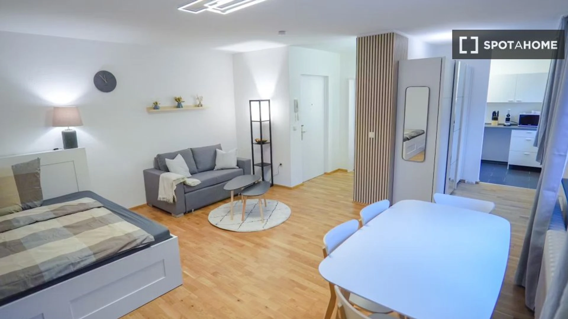 Luminoso e moderno appartamento a Colonia