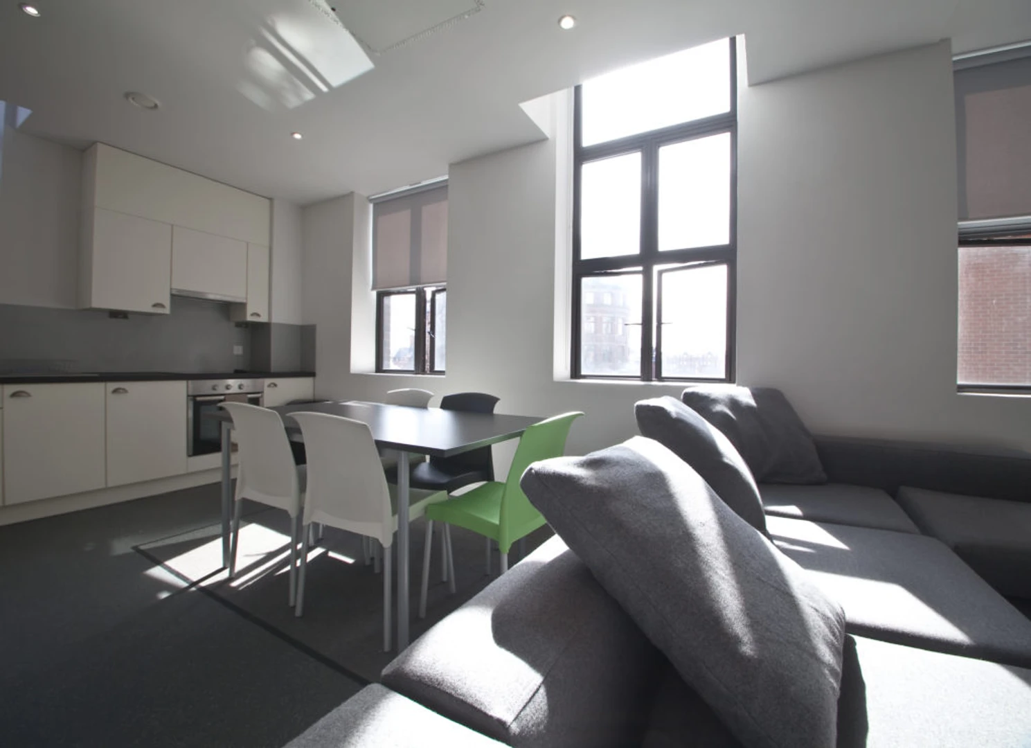 Accommodation with 3 bedrooms in Leeds