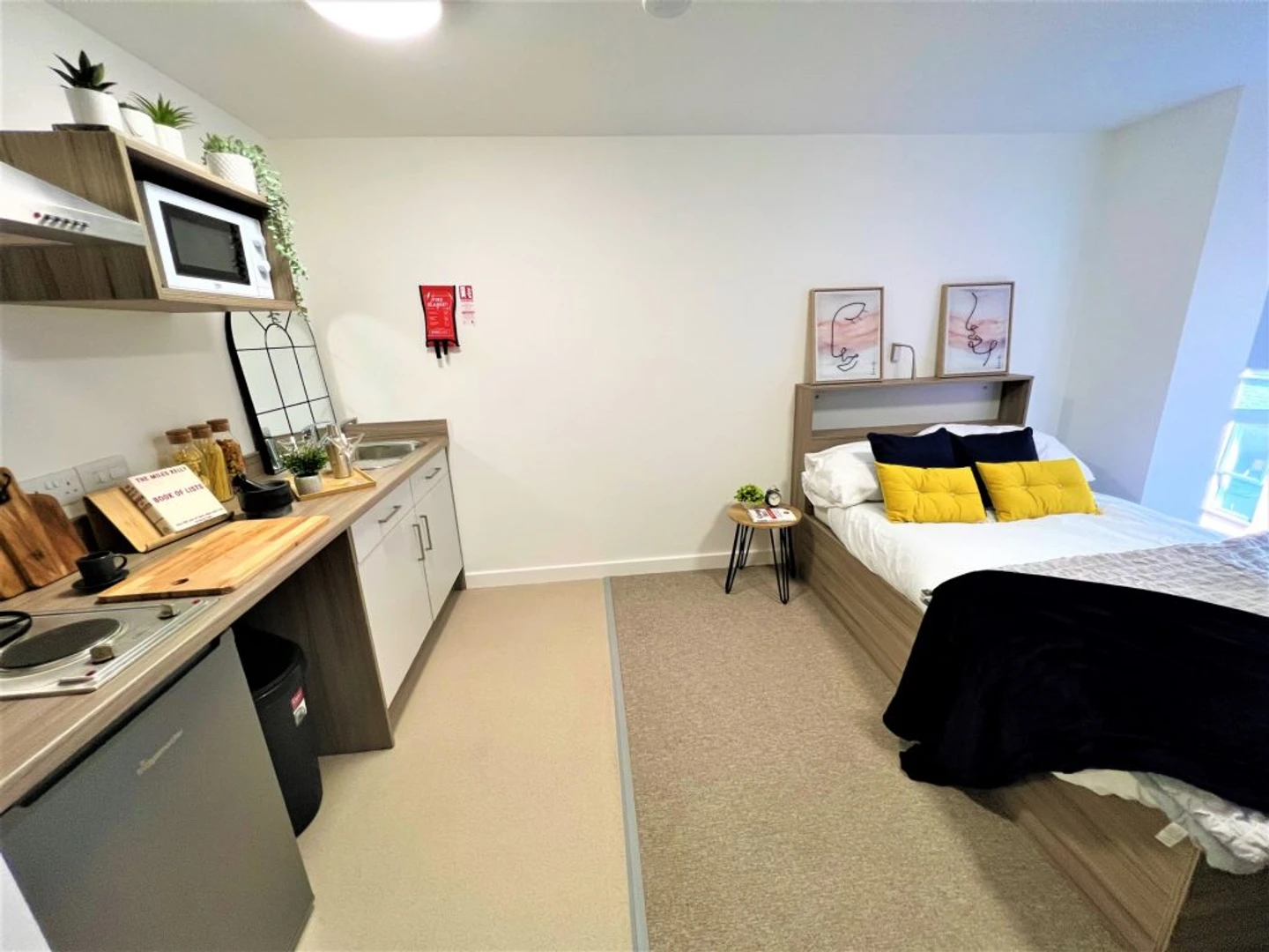 Furnished studio in Stoke-on-trent