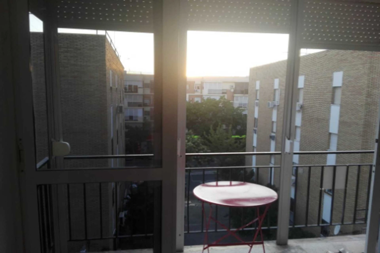 Habitación compartida con otro estudiante en Sevilla
