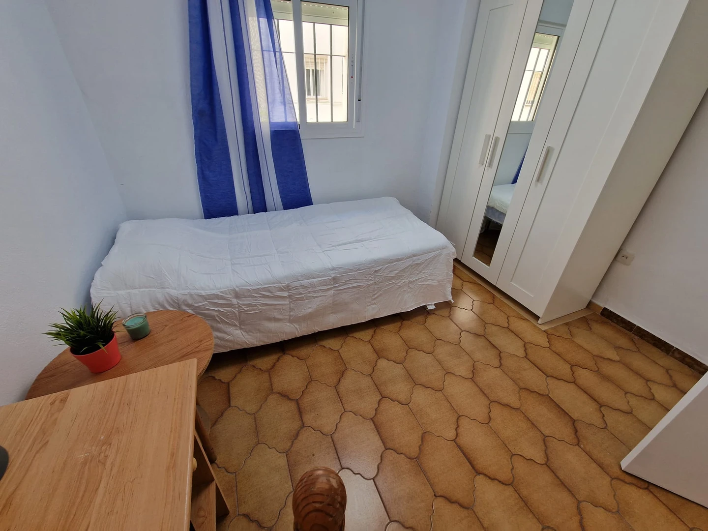 Bright shared room for rent in Seville