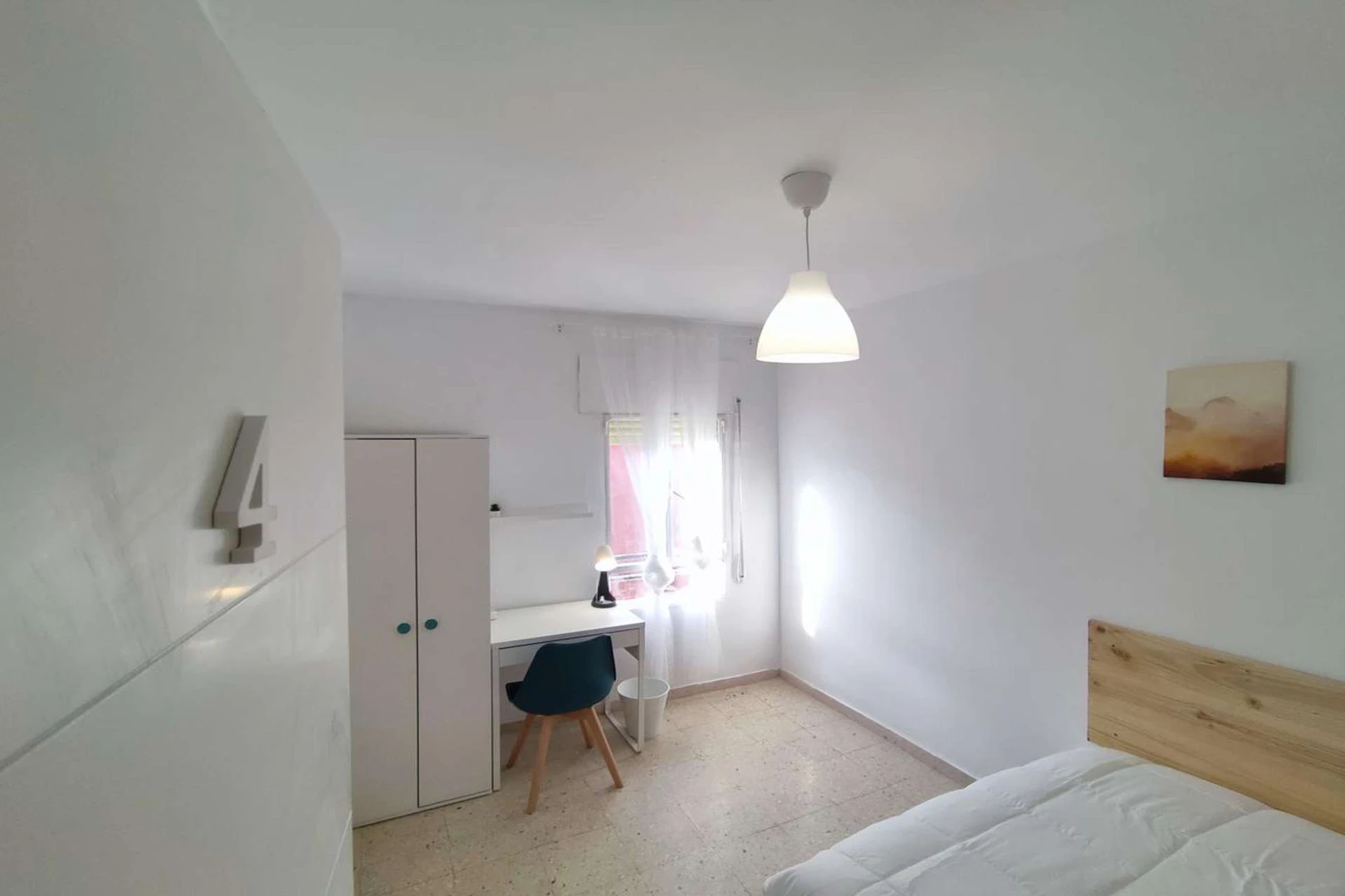 Bright shared room for rent in Granada