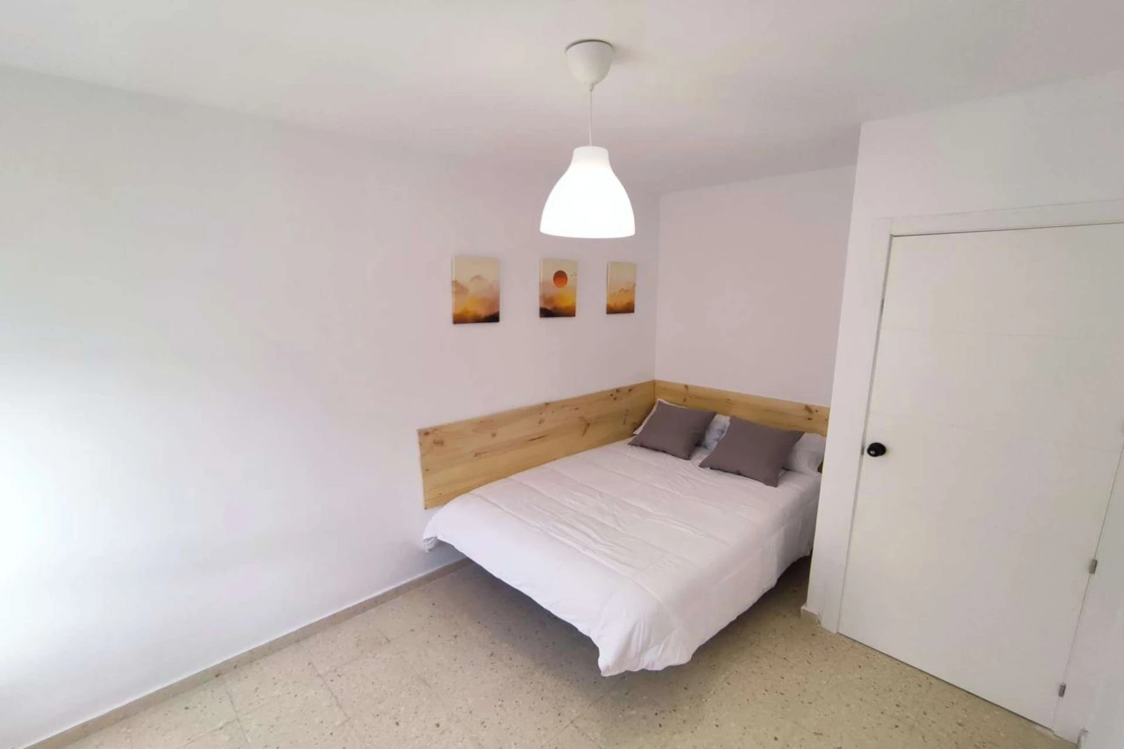 Bright shared room for rent in Granada