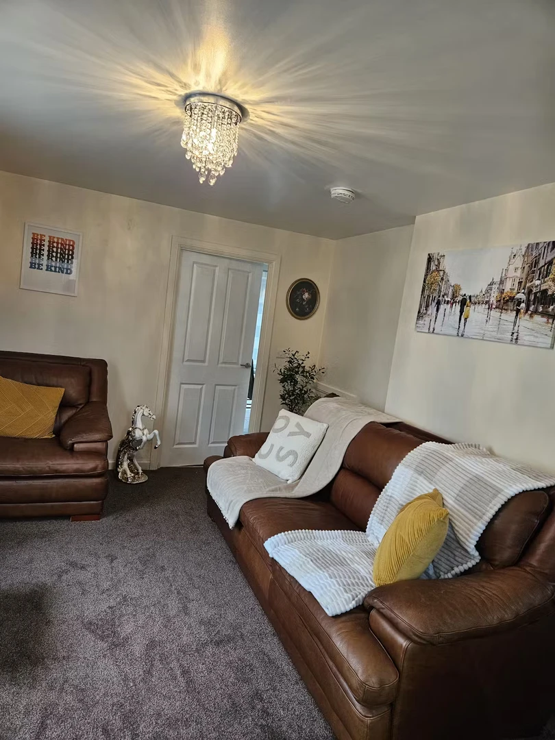 Bright shared room for rent in Manchester