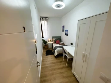 Renting rooms by the month in Zaragoza