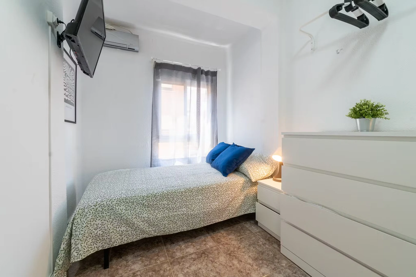 Zimmer mit Doppelbett zu vermieten Torrent