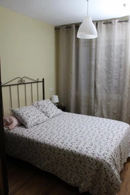 Quarto para alugar com cama de casal em Gijón