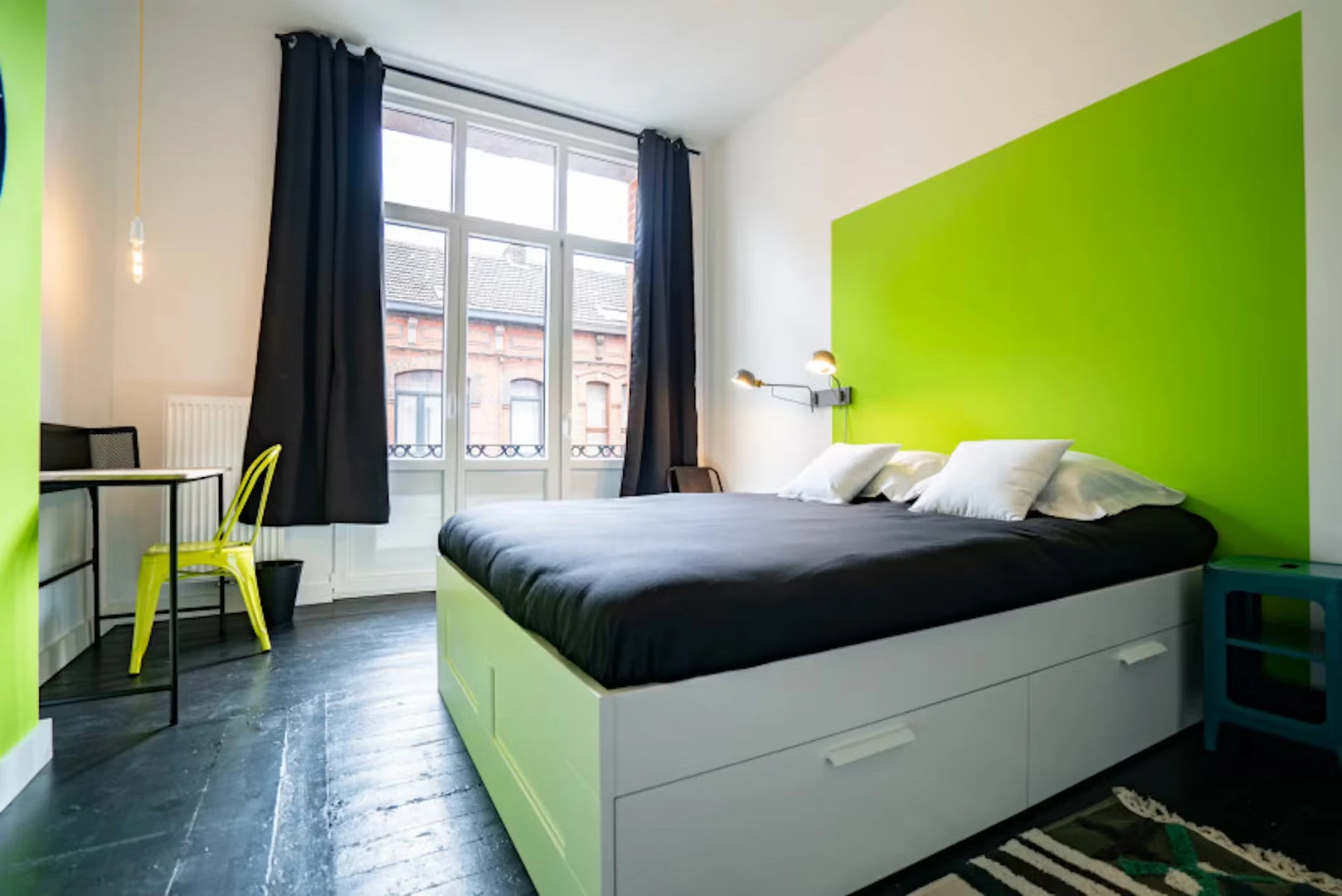 Bright private room in Charleroi