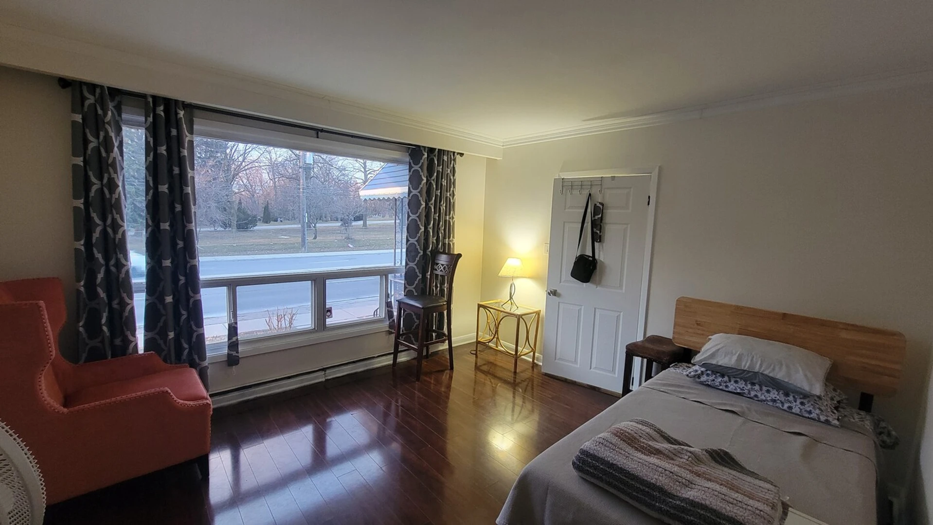 Shared room in 3-bedroom flat Toronto