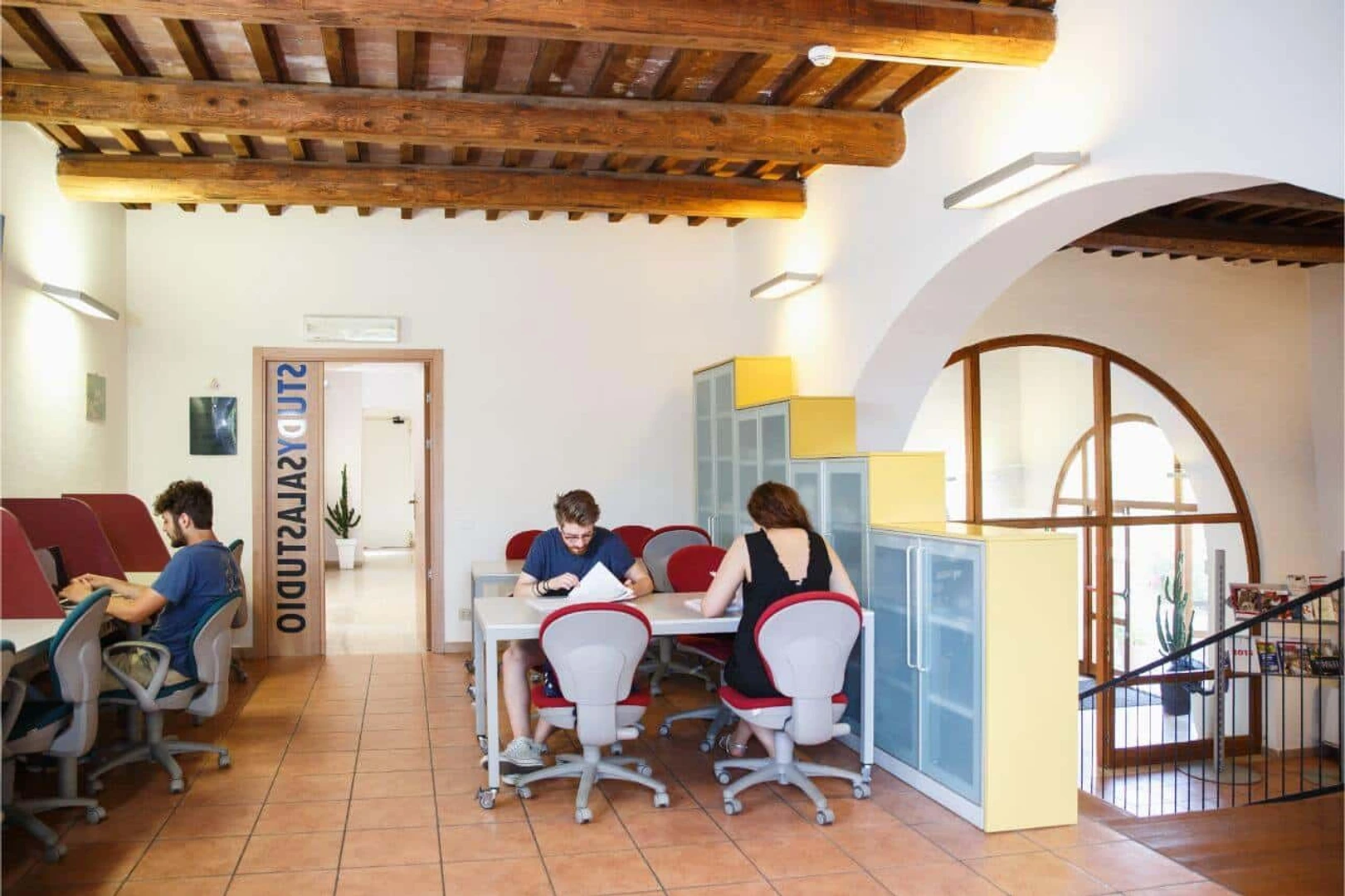 Wspólny pokój z biurkiem w Siena