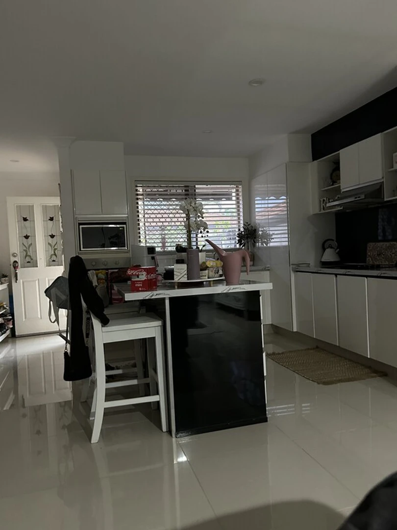 Room for rent with double bed Gold Coast