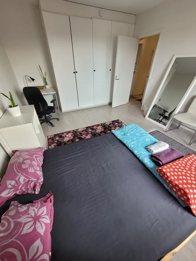Quarto para alugar num apartamento partilhado em Espoo
