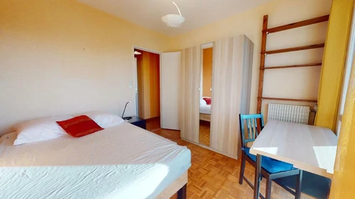 Accommodation with 3 bedrooms in Villeurbanne
