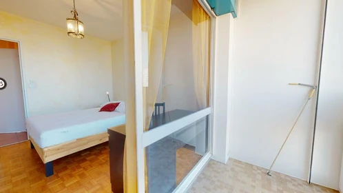 Accommodation with 3 bedrooms in Villeurbanne