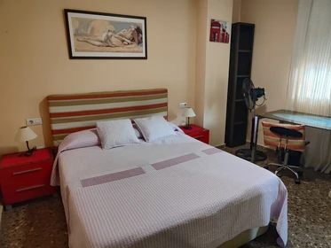 Cheap private room in Castellón De La Plana