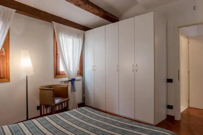 Alojamiento con 3 habitaciones en Venezia