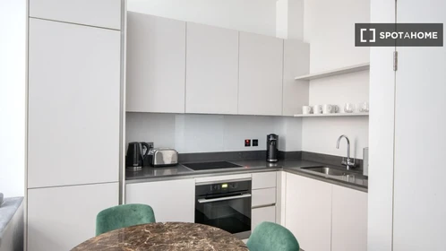 Accommodation with 3 bedrooms in City Of London