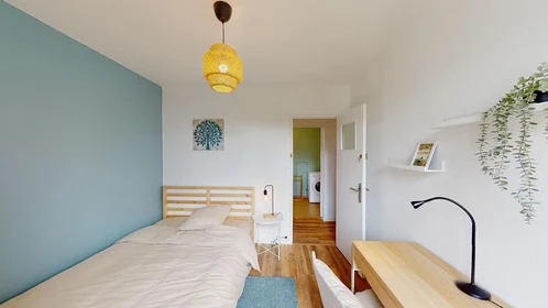 Rennes de çift kişilik yataklı kiralık oda