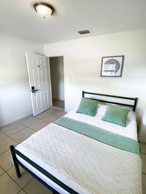 Cheap private room in Orlando