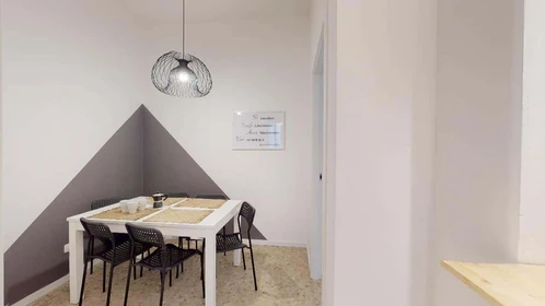Cheap private room in Brescia