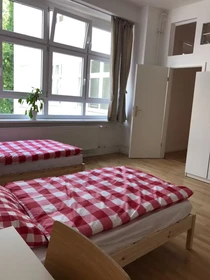 Helles Mehrbettzimmer in Berlin zu vermieten