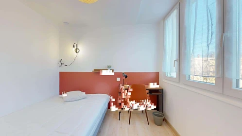 Pau de çift kişilik yataklı kiralık oda